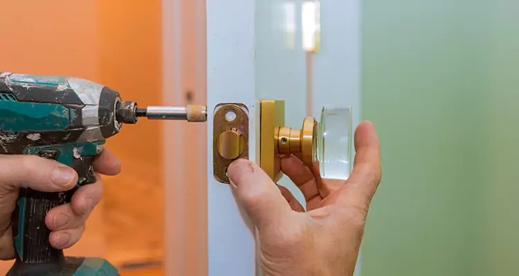 Broken Door Knob Fix in Hunters Creek, FL