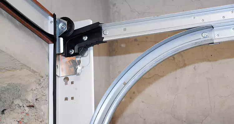 Maintain Liftmaster Garage Door Off Track in Hunters Creek, FL